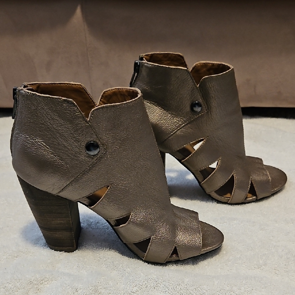 KDB Women's Taupe Cutout Peep-Toe Heeled Booties - Sz 9
